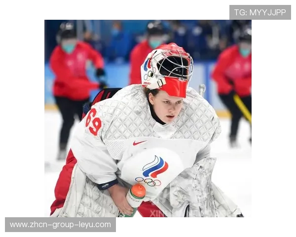 冰球年轻门将逆天扑救，成为球队定心丸